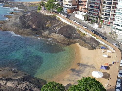 Linda vista (De Frente Para a Praia das Virtudes), 3 quartos (1 Suíte), mobiliado, Wi-Fi, TV Smart!