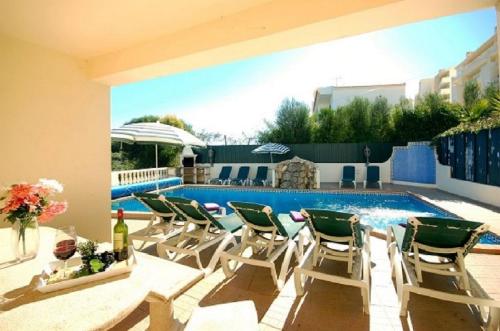 Spacious villa, pool (heatable), garden, games room, AC!! gîte à louer Praia da Oura