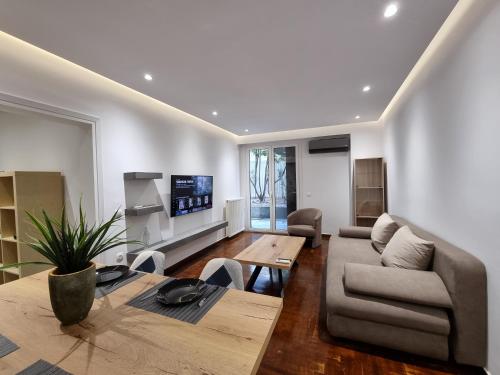 Arman Group Lannister, Ateny