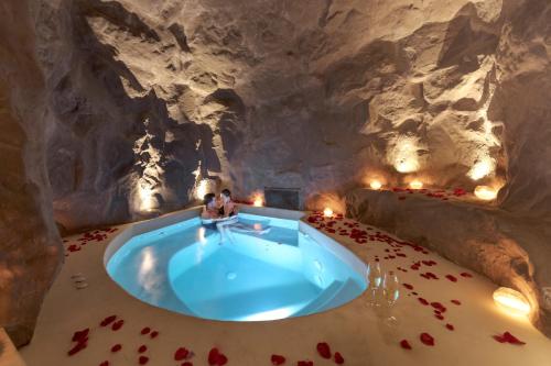 Gyógyfürdő, North Santorini - A Luxury Spa Hotel in Exo Gonia