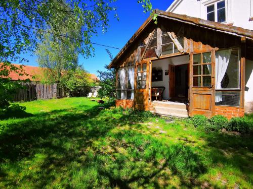 Mazurskie Klimaty - niezależny, ogrodzony apartament z werandą
