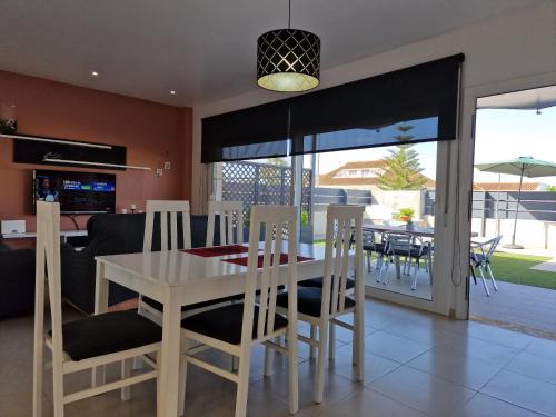 Létesítmények, Riumar "Marc", 550m to beach, private pool, On-Site-Service, dog beach in Riumar