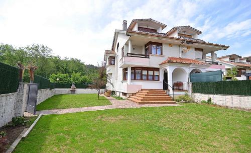 Chalet en zona residencial con piscina gîte à louer Gordón