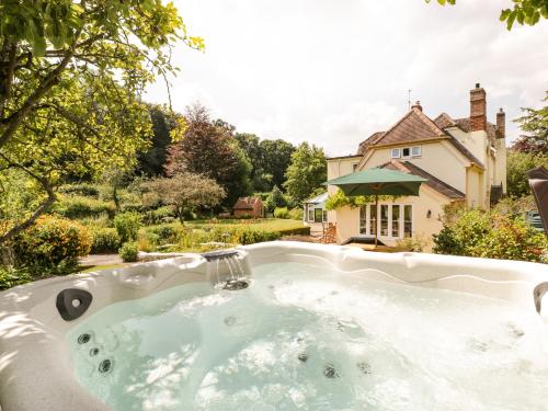 Exterior view, Valley House in Devizes