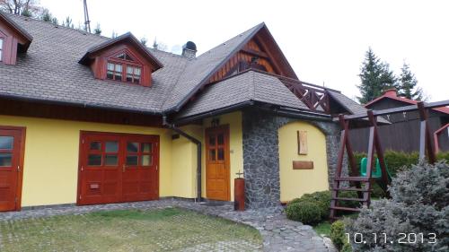 4 bedrooms, 9 beds
