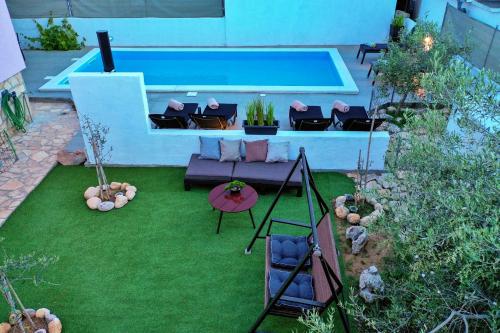  Cypress Tree Holiday Apartments in Privlaka