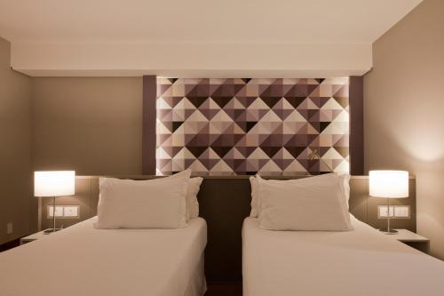 2 twin beds