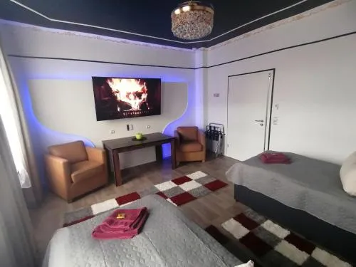 Best-Preis -Gold Suite- mit Netflix, Self-Check-In, eBike Ladestation, Fahrradraum, WLAN, Netflix und Massagesessel - direkt am Elberadweg im Herzen von Wittenberge in Wittenberge, Deutschland