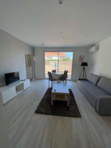 T2 en rez de villa avec jardin à 800m de la plage gîte à louer Le Pradet