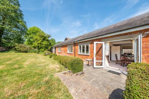 Ieeja, Charming cottage in beautiful countryside with a boating lake - The Calf Pens in Layham
