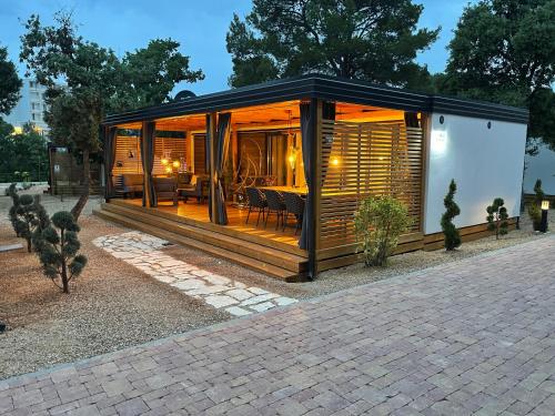 3 bedrooms, 6 beds
