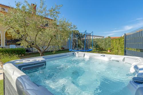  Apartment Josipa with Whirlpool in Poreč