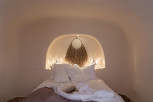 The Architect's Cave House - image 11