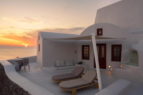 The Architect's Cave House - image 9