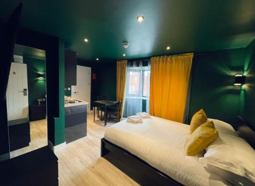 Double or twin room, economy