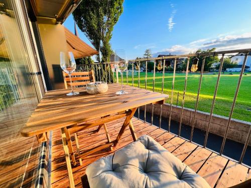 ระเบียง/ชานเรือน, FLAIR Apartments Vorarlberg - Küche - Balkon - Kostenloser Parkplatz (FLAIR Apartments Vorarlberg - Stilvolles Wohnen nahe Bodensee & Alpen - Kuche, Balkon & Gratis Parkp) in โวลฟุร์ท