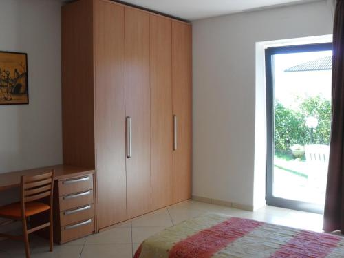 Economy One-Bedroom Apartment without Lake view and close to main Road
