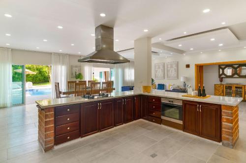 Villa Tropical Piscina Vista a Campo de Golf Juan Dolio - 11 Pax in Juan Dolio