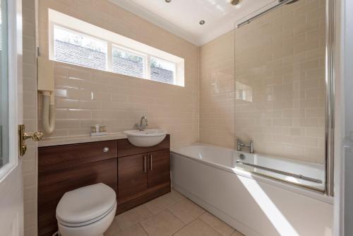 Bathroom, Statham Lodge Hotel in Lymm