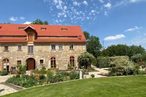 Historischer Kornspeicher mit Pool am Selketal, Natururlaub im Harz in Ermsleben, Deutschland