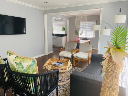 Endless summer in LA *HEATED POOL/HOT TUB/CABANA* in Encino