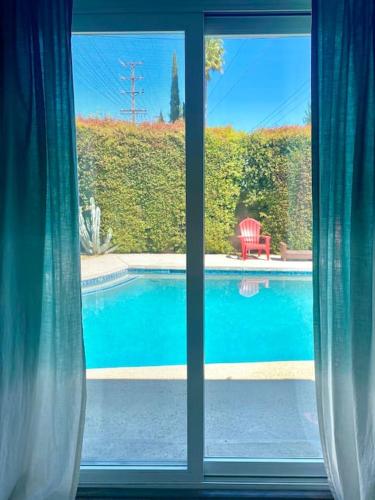 Endless summer in LA *HEATED POOL/HOT TUB/CABANA* in Encino