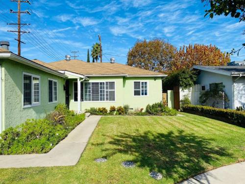 Endless summer in LA *HEATED POOL/HOT TUB/CABANA* in Encino