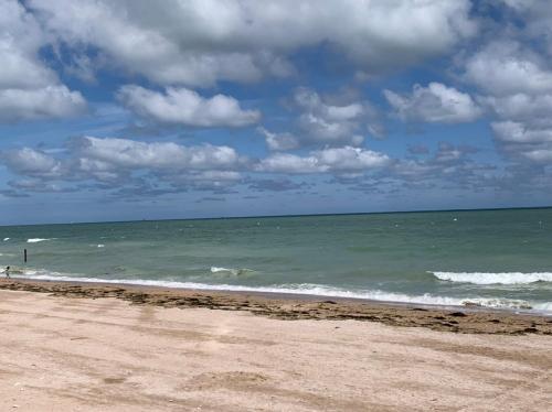 Strand, Saint-Aubin-Sur-Mer: Bel appartement traversant in Saint-Aubin-sur-Mer