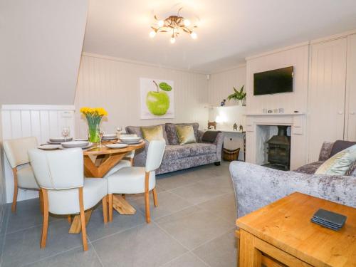 Apple Barn Apple Barn