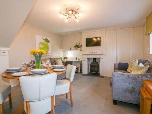 Apple Barn Apple Barn