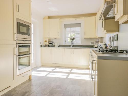 Зовнішній вигляд готелю, 40 Bowmont Court in Roxburgh