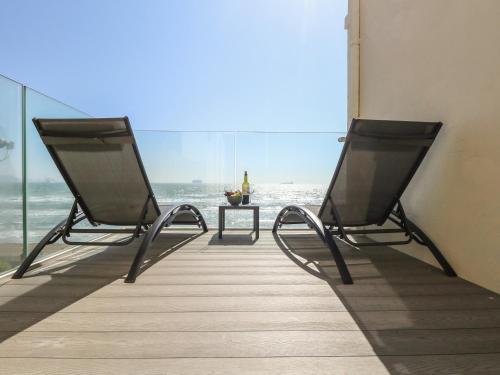 Ocean Retreat - image 4