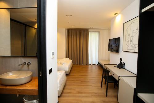 Camera, familiare, vista sulle montagne, balcone