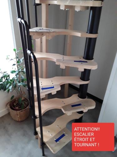 La chambre d'à côté (La chambre d'a cote) in Doulezon