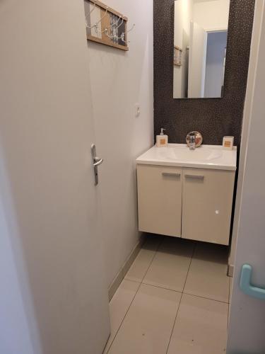 APPARTEMENT CHIC EN HYPER CENTRE DE VANNES - image 4