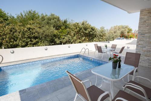 Cosy Paphos Villa - By IMH Travel & Tours