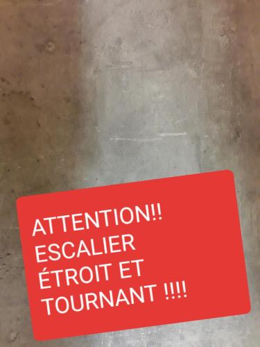 La chambre d'à côté (La chambre d'a cote) in Doulezon