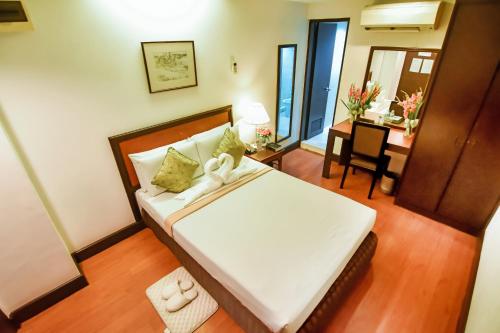 room detail thumbnail 1