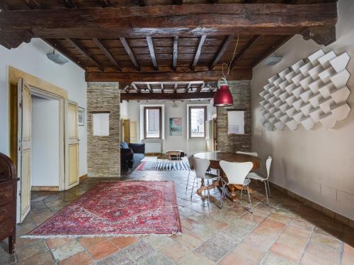 Pantheon Enchanting Luxury Apartment