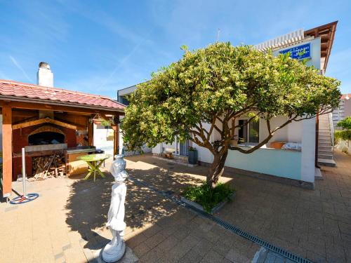  Apartment Josip-1, Ferienwohnung in Nin