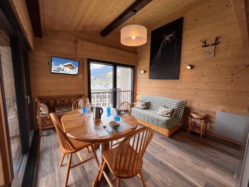 Apartment with Mountain View