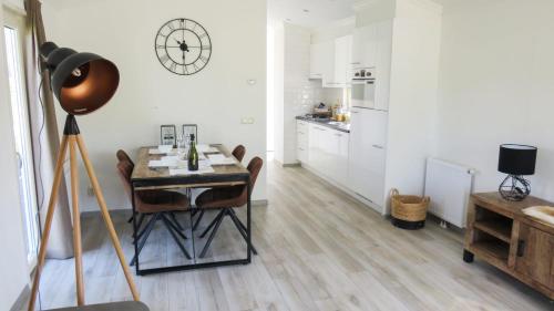 2 bedrooms, 4 beds