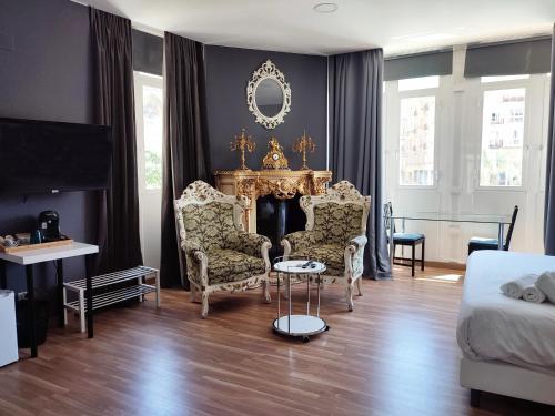Flats Friends Plaza de la Reina - image 11