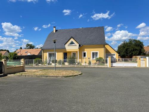 4 chambres à 15 min du circuit des 24H du Mans dans maison