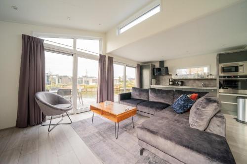 3 bedrooms, 5 beds