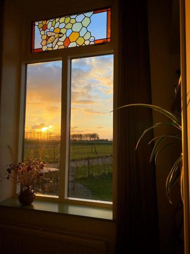 Huisje op Bioboerderij, kust, polder en rust