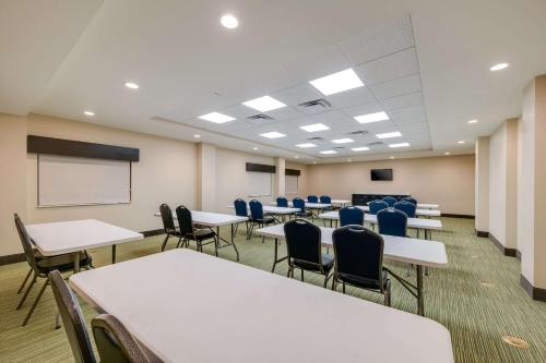 Quality Inn & Suites - image 6