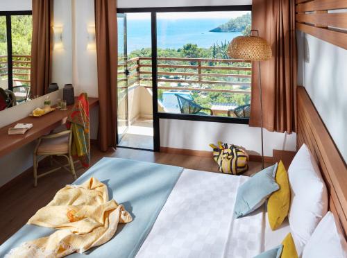 Standard Double Room with Balcony - Sea Side