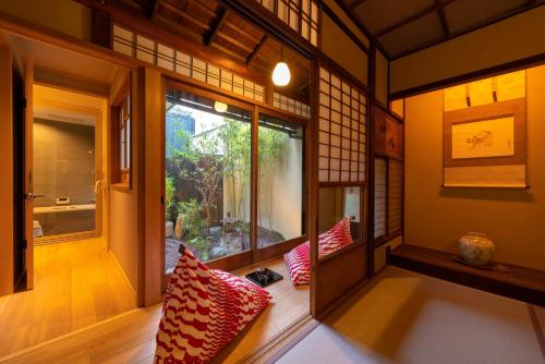 THE MACHIYA KAMIUMEYA