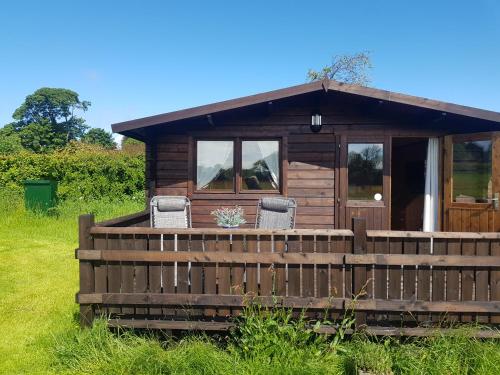 Country Bumpkin - Romantic Couples stay in Oakhill Cabin